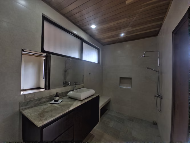 VENTA ATENAS CASA AMPLIA RECIÉN CONSTRUIDA