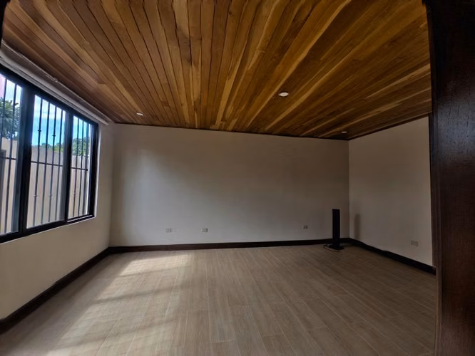 VENTA ATENAS CASA AMPLIA RECIÉN CONSTRUIDA