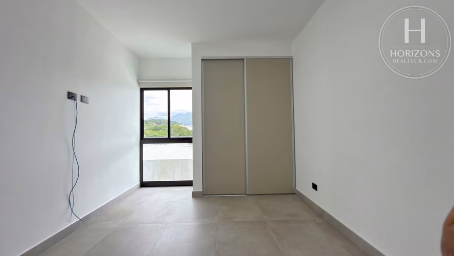 Casa en Alquiler Condominio NAIA Guachipelín Escazú 3 Hab Línea Blanca NJA1415JB