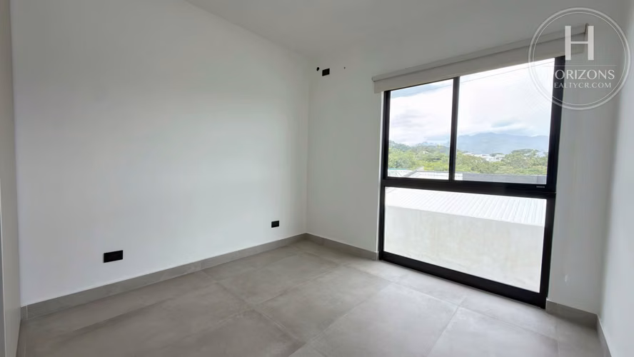 Casa en Alquiler Condominio NAIA Guachipelín Escazú 3 Hab Línea Blanca NJA1415JB