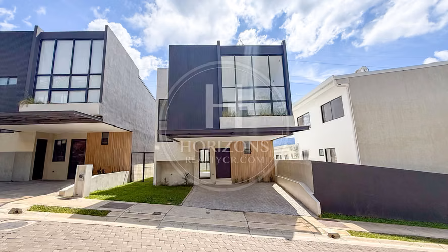 Casa en Alquiler Condominio NAIA Guachipelín Escazú 3 Hab Línea Blanca NJA1415JB