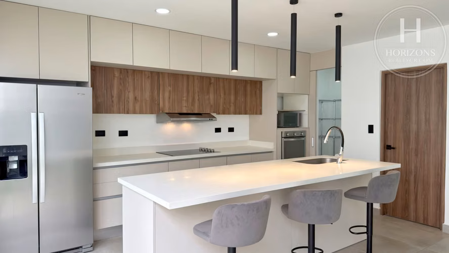Casa en Alquiler Condominio NAIA Guachipelín Escazú 3 Hab Línea Blanca NJA1415JB