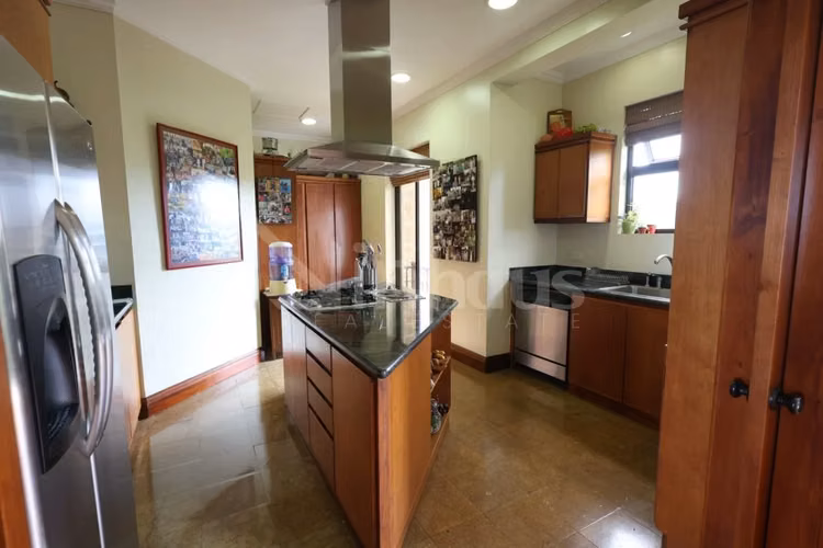 id # 42863 Venta de apartamento de Lujo, Colinas de Monte Alegre
