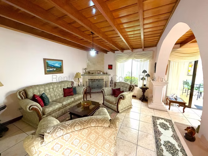 VENTA Casa de Lujo en Altamonte Curridabat