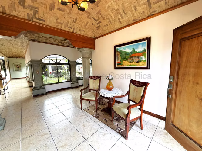 VENTA Casa de Lujo en Altamonte Curridabat