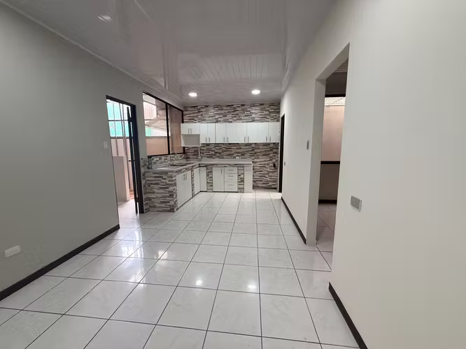 VENTA CASA DE 1 PLANTA + LOCAL COMERCIAL | Barrio Vasconia, San José | 257m²