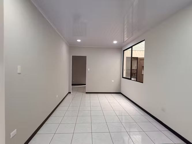 VENTA CASA DE 1 PLANTA + LOCAL COMERCIAL | Barrio Vasconia, San José | 257m²