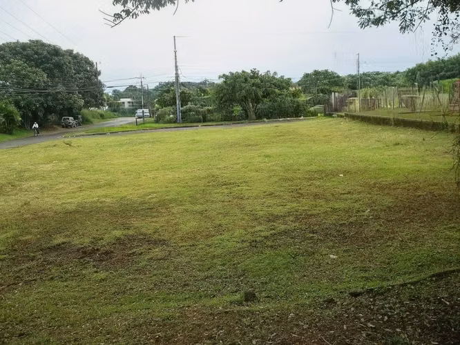 LOTE ESQUINERO PARA VENTA EN RESIDENCIAL, EN HEREDIA. 36-180