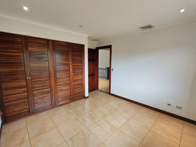 Se alquila casa con línea blanca en Pozos de Santa Ana. - Imagen 15