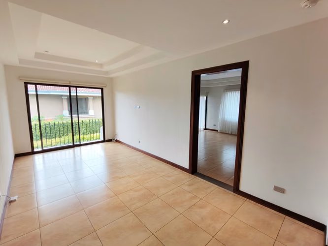 Se alquila casa con línea blanca en Pozos de Santa Ana. - Imagen 8