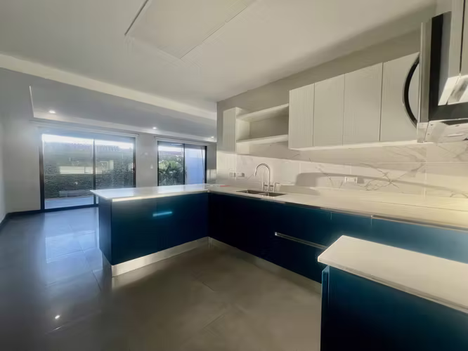 CASA EN CONDOMINIO 194m2 MODERNA CON TERRAZA EN SANTA ANA