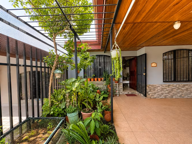 Casa en Venta en Mercedes de Heredia | 3 Habitaciones + Estudio | 89 Millones