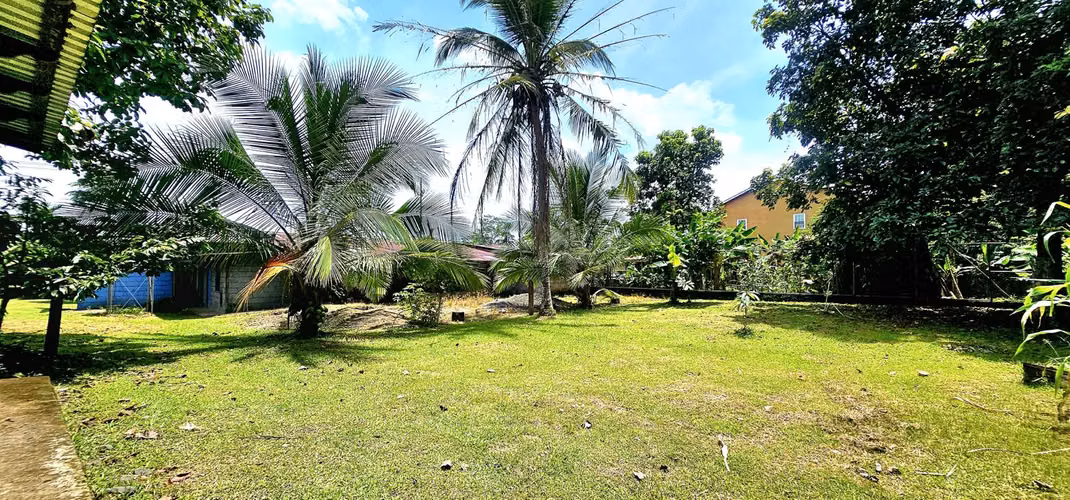 Venta de lote en Guapiles LA RITA con EDIFICACIONES LISTAS