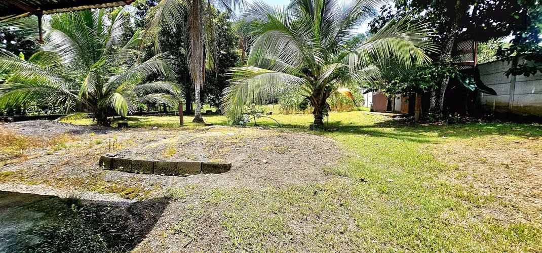Venta de lote en Guapiles LA RITA con EDIFICACIONES LISTAS