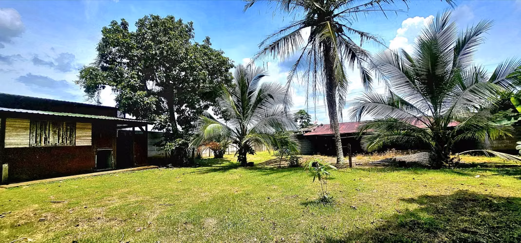 Lot for sale in Guapiles LA RITA with READY-TO-BUILD BUILDINGS