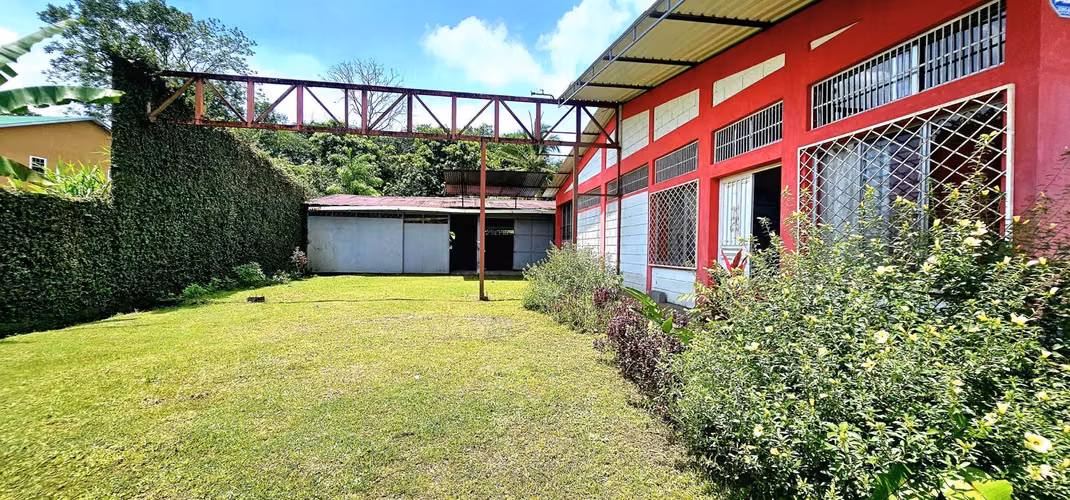Venta de lote en Guapiles LA RITA con EDIFICACIONES LISTAS