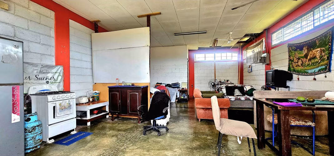 Venta de lote en Guapiles LA RITA con EDIFICACIONES LISTAS