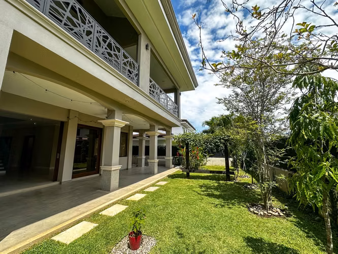 VENTA DE CASA EN HACIENDA DEL SOL PARA INVERSION