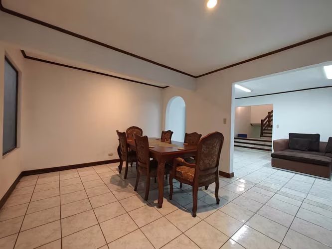 Se alquila casa con uso mixto en Rohrmoser – Geroma
