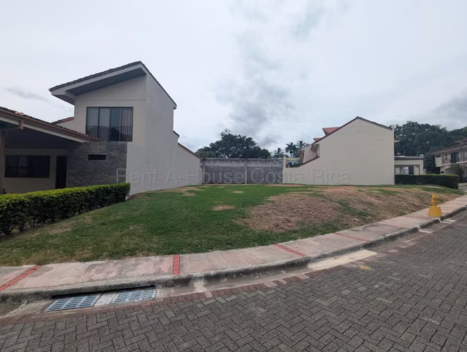 27-92 | Lote en Venta | Santa Ana, Río Oro
