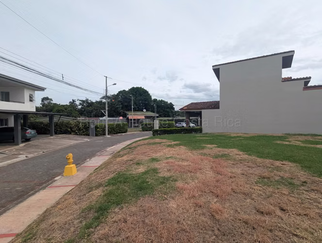 27-92 | Lote en Venta | Santa Ana, Río Oro