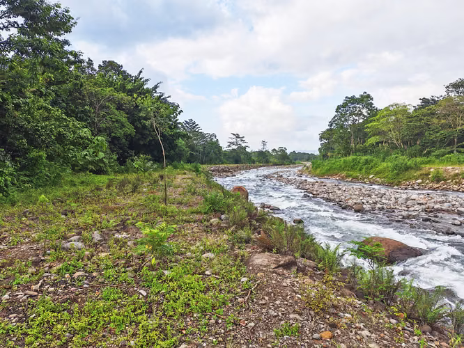 Propiedad con Potencial Turístico y Río Cerca de La Fortuna