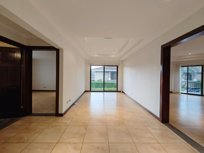 VENTA DE CASA ESQUINERA EN ALMERÍA, SANTA ANA
