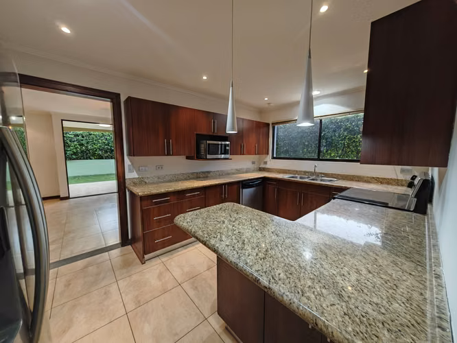 VENTA DE CASA ESQUINERA EN ALMERÍA, SANTA ANA