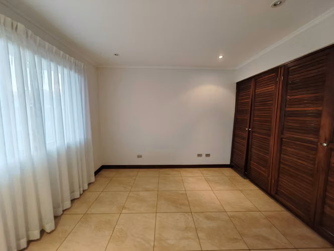 VENTA DE CASA ESQUINERA EN ALMERÍA, SANTA ANA