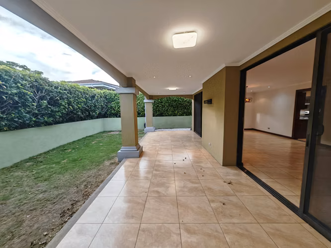 VENTA DE CASA ESQUINERA EN ALMERÍA, SANTA ANA