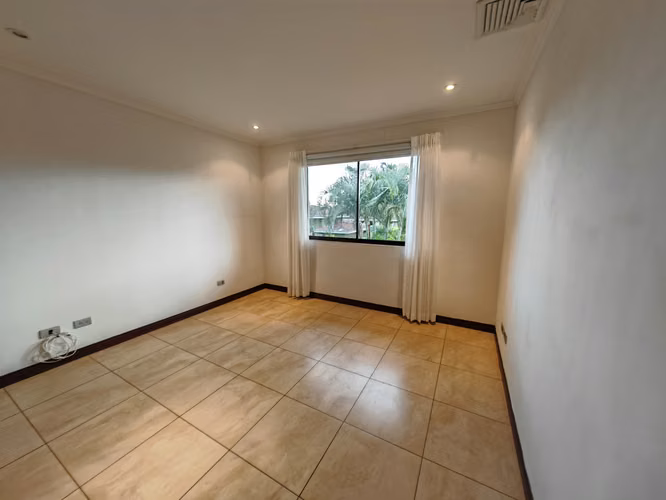 VENTA DE CASA ESQUINERA EN ALMERÍA, SANTA ANA