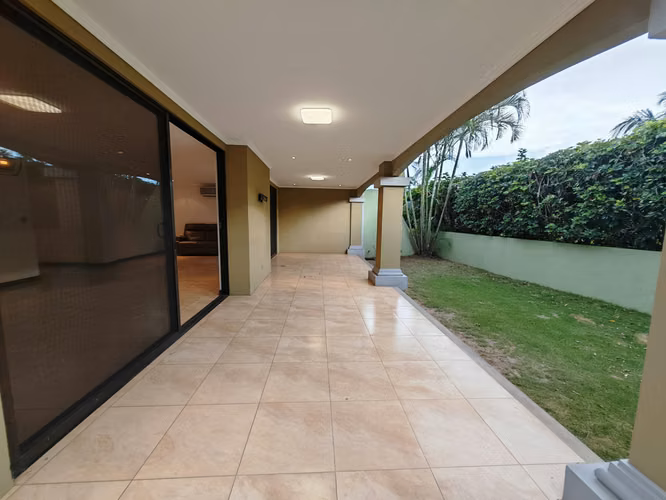 VENTA DE CASA ESQUINERA EN ALMERÍA, SANTA ANA
