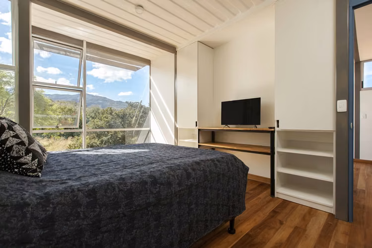 Lindora Santa Ana! Condo estilo Loft de 2 habit. con vista / jardín / línea blanca