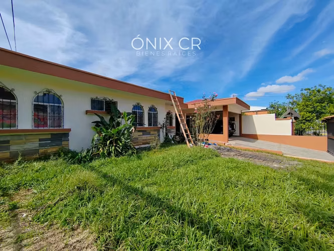 En Venta Casa De Un Piso En Pinares De Curridabat Con 5 habitaciones + Oficina con Jardín - Imagen 17