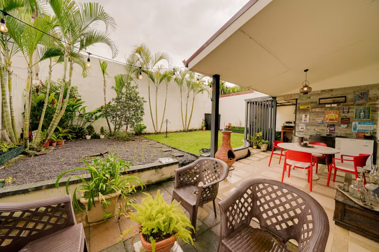 Casa con jardín, terrazas y 3 parqueos en Lomas de Ayarco - LCMP - Imagen 8
