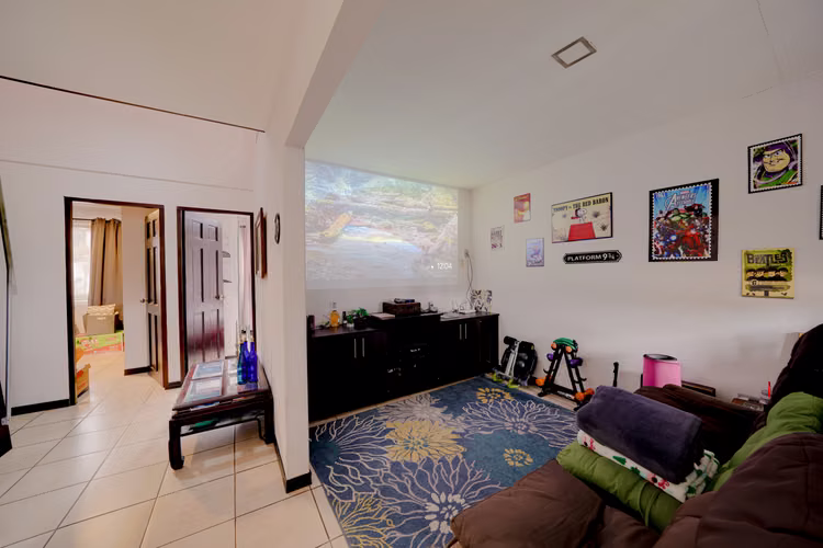 Casa con jardín, terrazas y 3 parqueos en Lomas de Ayarco - LCMP - Imagen 9