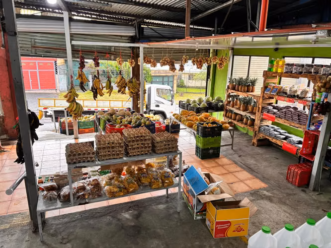 SE VENDE  o SE ALQUILA BODEGA CARTAGO