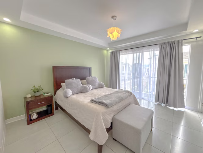 Se Vende En Sabanilla Casa Esquinera en Condominio Privado – 3 Habitaciones con Patio - Imagen 4