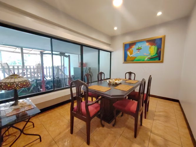 Venta Casa en Guachipelín Escazú con Piscina y jardín - Imagen 10