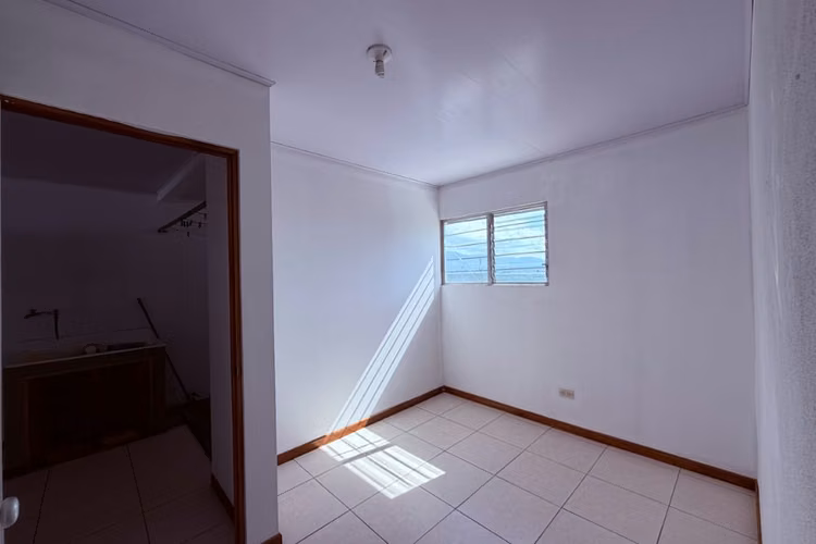 VENDO CASA ESQUINERA EN CATEDRAL, SAN JOSÉ.