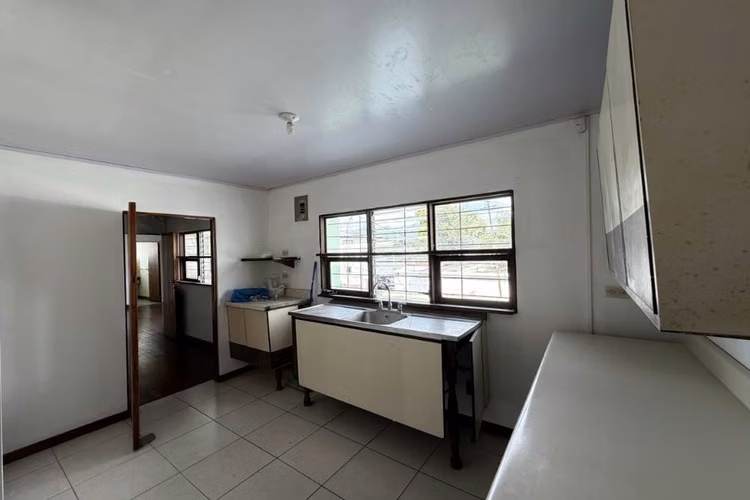 VENDO CASA ESQUINERA EN CATEDRAL, SAN JOSÉ.