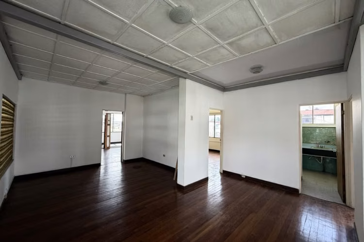 VENDO CASA ESQUINERA EN CATEDRAL, SAN JOSÉ.