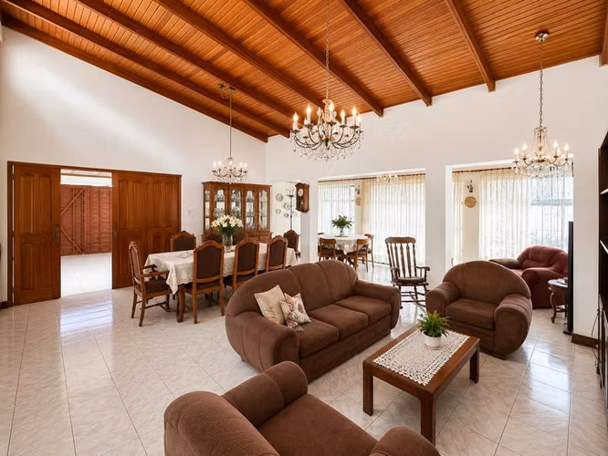 VENDO CASA ESQUINERA EN PAVAS-SAN JOSÉ.