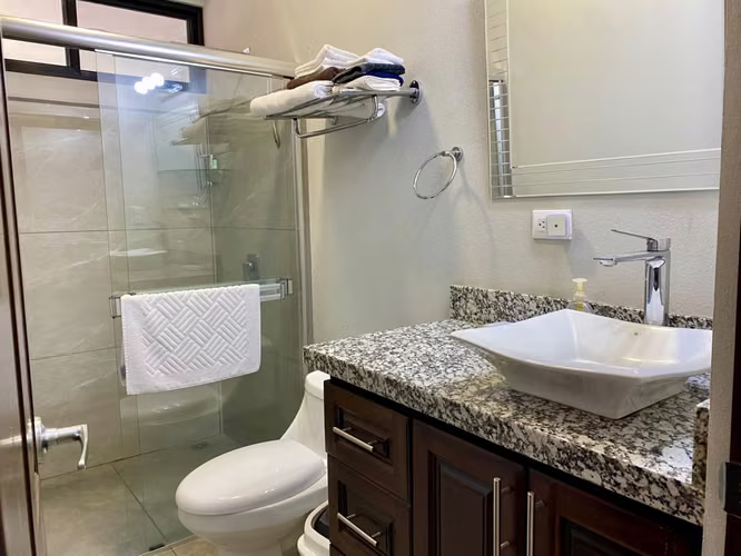 Casa Amueblada en Residencial Privado | Barrio Mercedes, Atenas