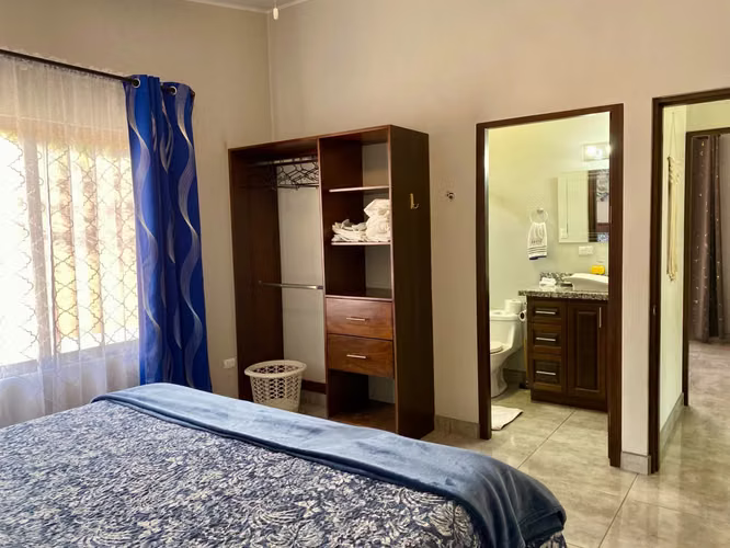 Casa Amueblada en Residencial Privado | Barrio Mercedes, Atenas