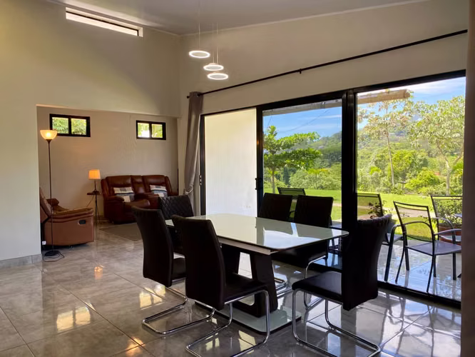 Casa Amueblada en Residencial Privado | Barrio Mercedes, Atenas