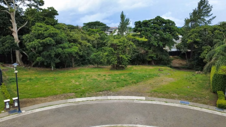 Venta lote residencial en el mejor condominio de La Guácima de Alajuela. - Imagen 2
