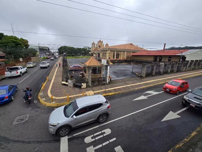 Santa Bárbara. Heredia. Centro. Alquiler Edificio Comercial..