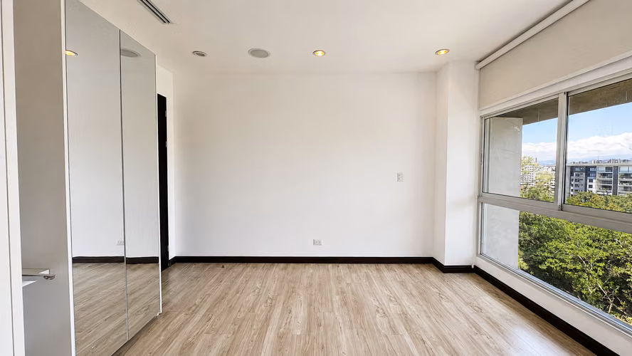 Penthouse Contemporáneo en Escazú | US$930,000