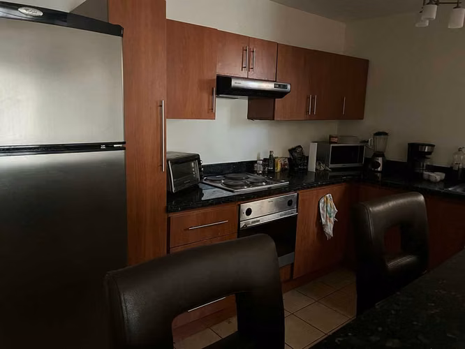 Excelente Oportunidad de Inversión en Escazú: Apartamento Ejecutivo Totalmente Amueblado - Imagen 10